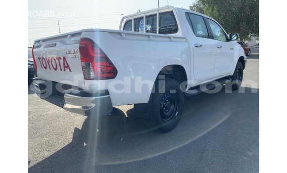 Imported Toyota Hilux White Makiinaa iti Import - Dubai keessatti Somalia keessatti Imported Toyota Hilux White Makiinaa iti Import - Dubai keessatti Somalia keessatti
