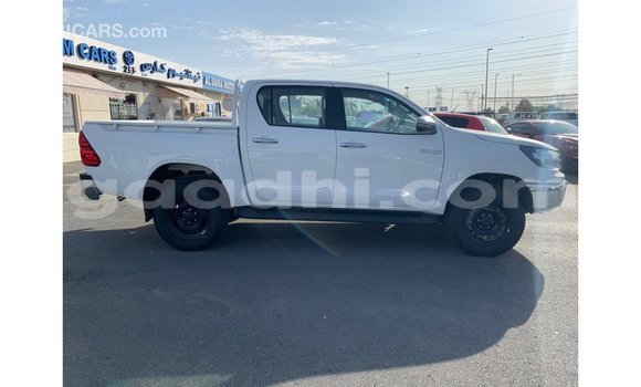Imported Toyota Hilux White Makiinaa iti Import - Dubai keessatti Somalia keessatti Imported Toyota Hilux White Makiinaa iti Import - Dubai keessatti Somalia keessatti