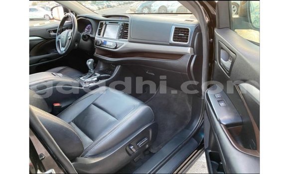 ይግዙ Imported Toyota Highlander ጥቁር መኪና በ Import - Dubai በ ሶማሊያ ይግዙ Imported Toyota Highlander ጥቁር መኪና በ Import - Dubai በ ሶማሊያ