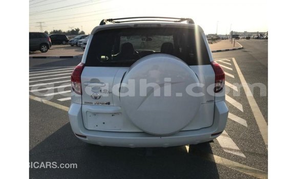 اشتري Imported Toyota HiAce أبيض شاحنة في Import - Dubai في الصومال اشتري Imported Toyota HiAce أبيض شاحنة في Import - Dubai في الصومال