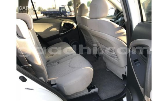 اشتري Imported Toyota HiAce أبيض شاحنة في Import - Dubai في الصومال اشتري Imported Toyota HiAce أبيض شاحنة في Import - Dubai في الصومال