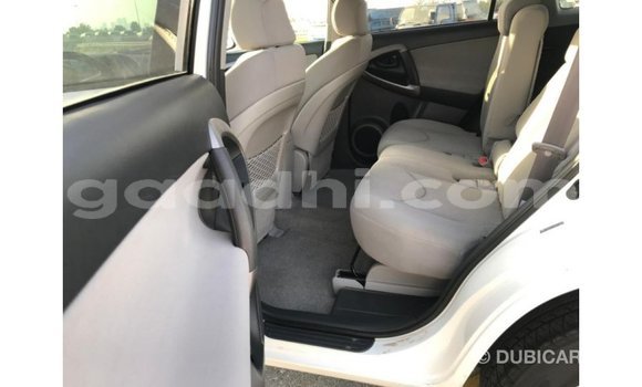 اشتري Imported Toyota HiAce أبيض شاحنة في Import - Dubai في الصومال اشتري Imported Toyota HiAce أبيض شاحنة في Import - Dubai في الصومال