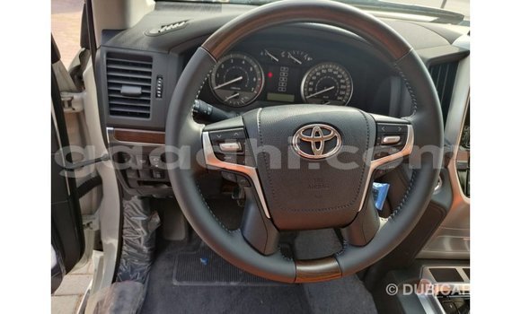 اشتري Imported Toyota Land Cruiser أبيض سيارة في Import - Dubai في الصومال اشتري Imported Toyota Land Cruiser أبيض سيارة في Import - Dubai في الصومال