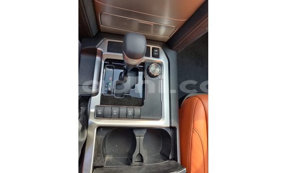 اشتري Imported Toyota Land Cruiser أبيض سيارة في Import - Dubai في الصومال اشتري Imported Toyota Land Cruiser أبيض سيارة في Import - Dubai في الصومال