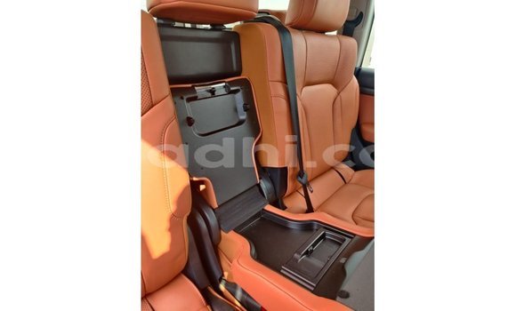 اشتري Imported Toyota Land Cruiser أبيض سيارة في Import - Dubai في الصومال اشتري Imported Toyota Land Cruiser أبيض سيارة في Import - Dubai في الصومال