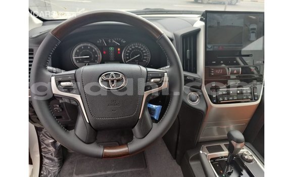 اشتري Imported Toyota Land Cruiser أبيض سيارة في Import - Dubai في الصومال اشتري Imported Toyota Land Cruiser أبيض سيارة في Import - Dubai في الصومال
