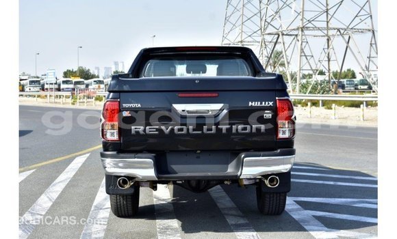 Imported Toyota Hilux Black Makiinaa iti Import - Dubai keessatti Somalia keessatti Imported Toyota Hilux Black Makiinaa iti Import - Dubai keessatti Somalia keessatti