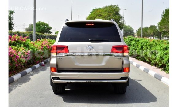 Imported Toyota Land Cruiser Other Makiinaa iti Import - Dubai keessatti Somalia keessatti Imported Toyota Land Cruiser Other Makiinaa iti Import - Dubai keessatti Somalia keessatti