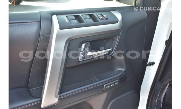 Buy Import Toyota HiAce White Truck in Import - Dubai in Somalia Buy Import Toyota HiAce White Truck in Import - Dubai in Somalia