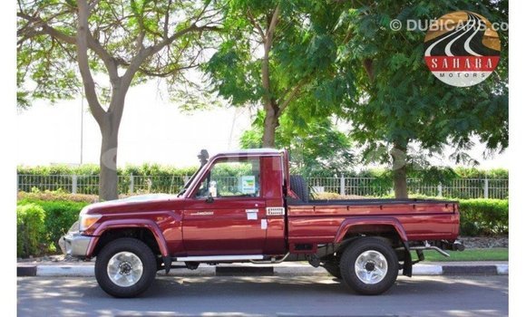 Imported Toyota Land Cruiser Red Makiinaa iti Import - Dubai keessatti Somalia keessatti Imported Toyota Land Cruiser Red Makiinaa iti Import - Dubai keessatti Somalia keessatti