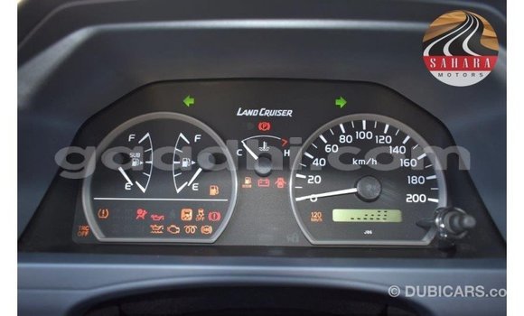 Imported Toyota Land Cruiser Red Makiinaa iti Import - Dubai keessatti Somalia keessatti Imported Toyota Land Cruiser Red Makiinaa iti Import - Dubai keessatti Somalia keessatti