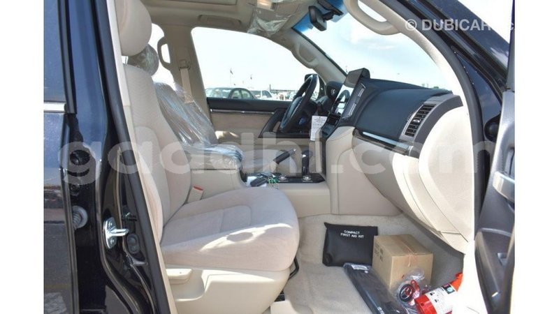 Big with watermark toyota land cruiser somalia import dubai 3244