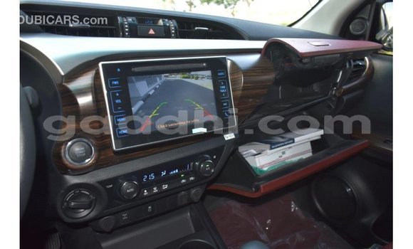 Imported Toyota Hilux Black Makiinaa iti Import - Dubai keessatti Somalia keessatti Imported Toyota Hilux Black Makiinaa iti Import - Dubai keessatti Somalia keessatti