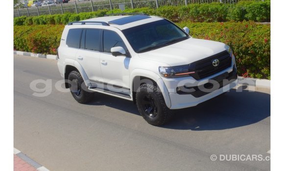 Buy Import Toyota Land Cruiser White Car in Import - Dubai in Somalia Buy Import Toyota Land Cruiser White Car in Import - Dubai in Somalia