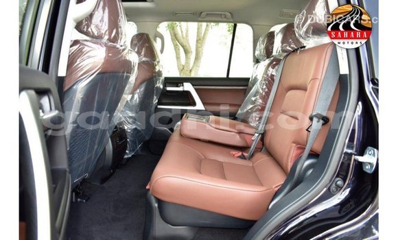 Imported Toyota Land Cruiser Black Makiinaa iti Import - Dubai keessatti Somalia keessatti Imported Toyota Land Cruiser Black Makiinaa iti Import - Dubai keessatti Somalia keessatti