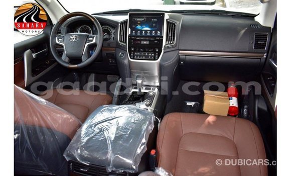 Imported Toyota Land Cruiser Black Makiinaa iti Import - Dubai keessatti Somalia keessatti Imported Toyota Land Cruiser Black Makiinaa iti Import - Dubai keessatti Somalia keessatti