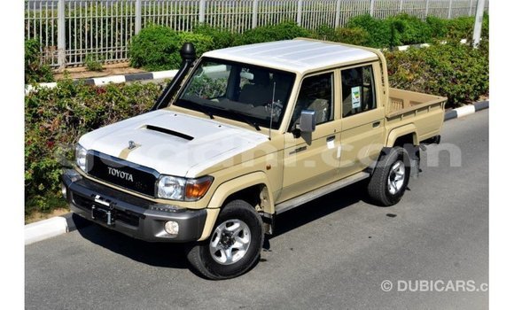Imported Toyota Land Cruiser Beige Makiinaa iti Import - Dubai keessatti Somalia keessatti Imported Toyota Land Cruiser Beige Makiinaa iti Import - Dubai keessatti Somalia keessatti