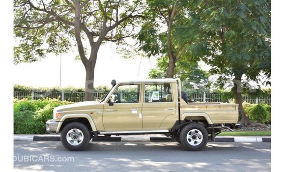 Imported Toyota Land Cruiser Beige Makiinaa iti Import - Dubai keessatti Somalia keessatti Imported Toyota Land Cruiser Beige Makiinaa iti Import - Dubai keessatti Somalia keessatti