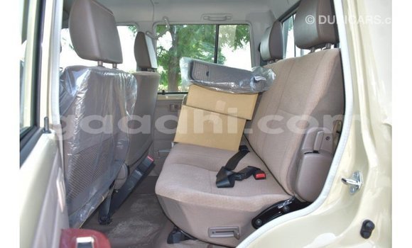 Imported Toyota Land Cruiser Beige Makiinaa iti Import - Dubai keessatti Somalia keessatti Imported Toyota Land Cruiser Beige Makiinaa iti Import - Dubai keessatti Somalia keessatti