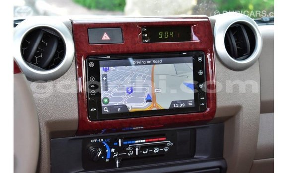 Imported Toyota Land Cruiser Beige Makiinaa iti Import - Dubai keessatti Somalia keessatti Imported Toyota Land Cruiser Beige Makiinaa iti Import - Dubai keessatti Somalia keessatti