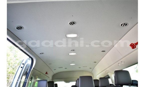 Imported Toyota Hiace White Makiinaa iti Import - Dubai keessatti Somalia keessatti Imported Toyota Hiace White Makiinaa iti Import - Dubai keessatti Somalia keessatti