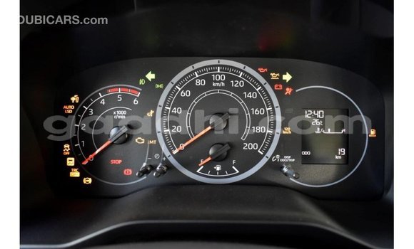 Imported Toyota Hiace White Makiinaa iti Import - Dubai keessatti Somalia keessatti Imported Toyota Hiace White Makiinaa iti Import - Dubai keessatti Somalia keessatti