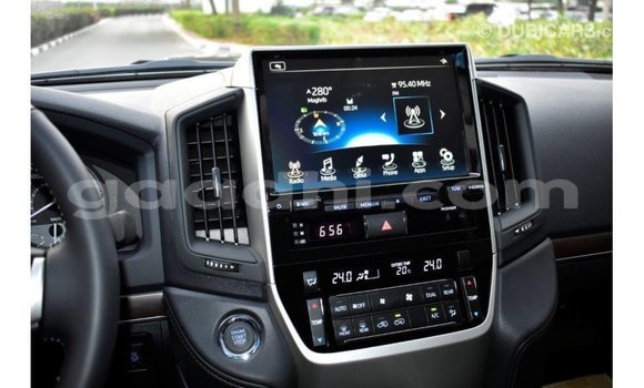 Imported Toyota Land Cruiser Black Makiinaa iti Import - Dubai keessatti Somalia keessatti Imported Toyota Land Cruiser Black Makiinaa iti Import - Dubai keessatti Somalia keessatti