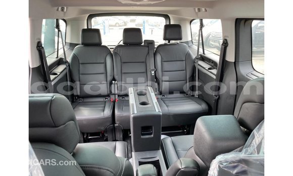 Imported Peugeot Traveller Black Makiinaa iti Import - Dubai keessatti Somalia keessatti Imported Peugeot Traveller Black Makiinaa iti Import - Dubai keessatti Somalia keessatti