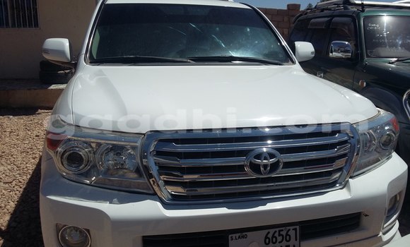 Nunua Ilio tumika Toyota Land Cruiser Nyeupe Gari ndani ya Hargeysa nchini Somaliland Nunua Ilio tumika Toyota Land Cruiser Nyeupe Gari ndani ya Hargeysa nchini Somaliland