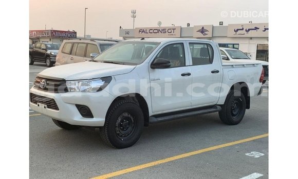 اشتري Imported Toyota Hilux أبيض سيارة في Import - Dubai في الصومال اشتري Imported Toyota Hilux أبيض سيارة في Import - Dubai في الصومال
