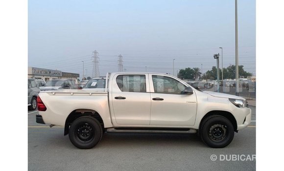 اشتري Imported Toyota Hilux أبيض سيارة في Import - Dubai في الصومال اشتري Imported Toyota Hilux أبيض سيارة في Import - Dubai في الصومال