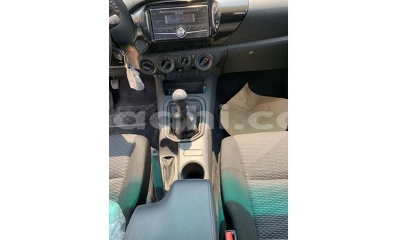 اشتري Imported Toyota Hilux أبيض سيارة في Import - Dubai في الصومال اشتري Imported Toyota Hilux أبيض سيارة في Import - Dubai في الصومال