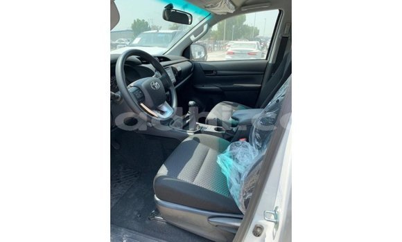 اشتري Imported Toyota Hilux أبيض سيارة في Import - Dubai في الصومال اشتري Imported Toyota Hilux أبيض سيارة في Import - Dubai في الصومال