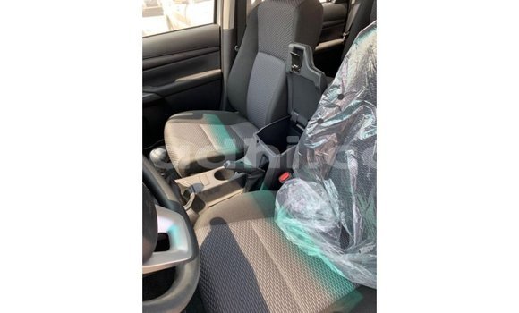 اشتري Imported Toyota Hilux أبيض سيارة في Import - Dubai في الصومال اشتري Imported Toyota Hilux أبيض سيارة في Import - Dubai في الصومال