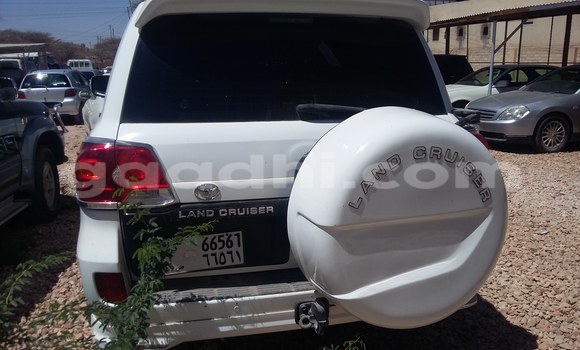 Nunua Ilio tumika Toyota Land Cruiser Nyeupe Gari ndani ya Hargeysa nchini Somaliland Nunua Ilio tumika Toyota Land Cruiser Nyeupe Gari ndani ya Hargeysa nchini Somaliland