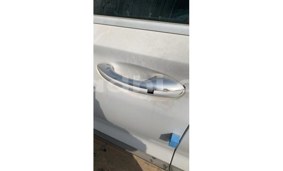 Nunua Imported Hyundai Santa Fe Nyeupe Gari ndani ya Import - Dubai nchini Somalia Nunua Imported Hyundai Santa Fe Nyeupe Gari ndani ya Import - Dubai nchini Somalia