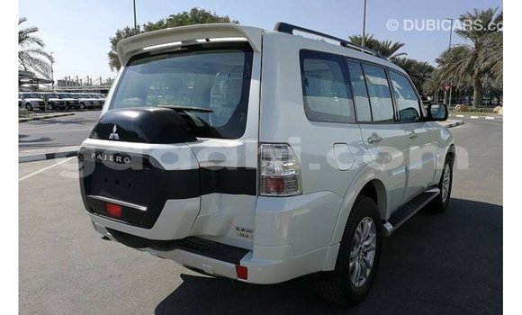 ይግዙ Imported Mitsubishi Pajero ነጭ መኪና በ Import - Dubai በ ሶማሊያ ይግዙ Imported Mitsubishi Pajero ነጭ መኪና በ Import - Dubai በ ሶማሊያ