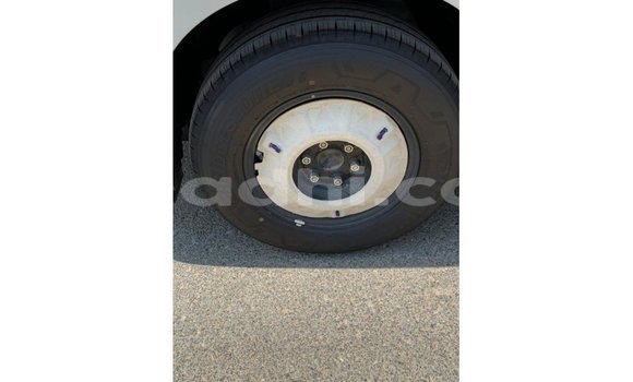 Nunua Imported Toyota Hiace Nyeupe Gari ndani ya Import - Dubai nchini Somalia Nunua Imported Toyota Hiace Nyeupe Gari ndani ya Import - Dubai nchini Somalia