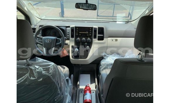 Nunua Imported Toyota Hiace Nyeupe Gari ndani ya Import - Dubai nchini Somalia Nunua Imported Toyota Hiace Nyeupe Gari ndani ya Import - Dubai nchini Somalia