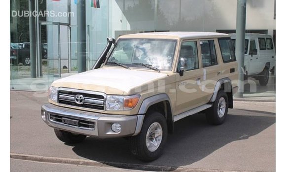 اشتري Imported Toyota Land Cruiser اللون البيج سيارة في Import - Dubai في الصومال اشتري Imported Toyota Land Cruiser اللون البيج سيارة في Import - Dubai في الصومال