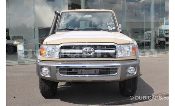 اشتري Imported Toyota Land Cruiser اللون البيج سيارة في Import - Dubai في الصومال اشتري Imported Toyota Land Cruiser اللون البيج سيارة في Import - Dubai في الصومال