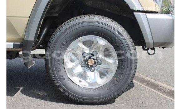 اشتري Imported Toyota Land Cruiser اللون البيج سيارة في Import - Dubai في الصومال اشتري Imported Toyota Land Cruiser اللون البيج سيارة في Import - Dubai في الصومال