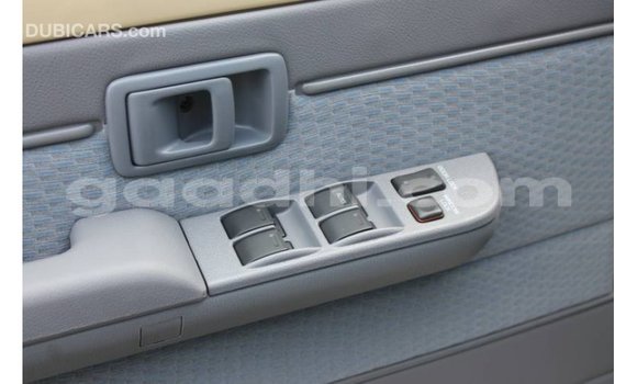 اشتري Imported Toyota Land Cruiser اللون البيج سيارة في Import - Dubai في الصومال اشتري Imported Toyota Land Cruiser اللون البيج سيارة في Import - Dubai في الصومال