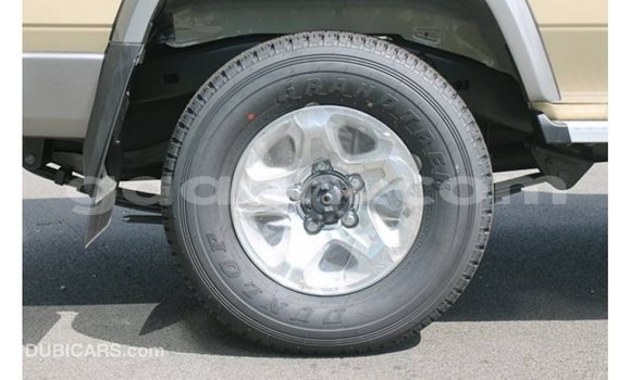 اشتري Imported Toyota Land Cruiser اللون البيج سيارة في Import - Dubai في الصومال اشتري Imported Toyota Land Cruiser اللون البيج سيارة في Import - Dubai في الصومال