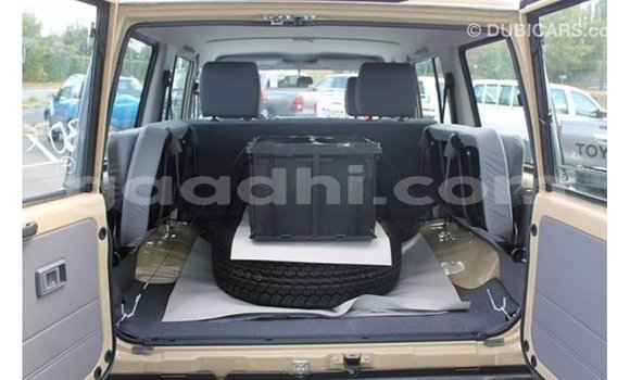 اشتري Imported Toyota Land Cruiser اللون البيج سيارة في Import - Dubai في الصومال اشتري Imported Toyota Land Cruiser اللون البيج سيارة في Import - Dubai في الصومال