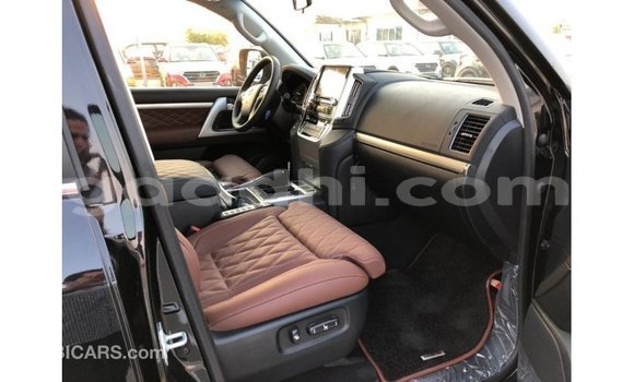 Nunua Imported Toyota Land Cruiser Nyeusi Gari ndani ya Import - Dubai nchini Somalia Nunua Imported Toyota Land Cruiser Nyeusi Gari ndani ya Import - Dubai nchini Somalia