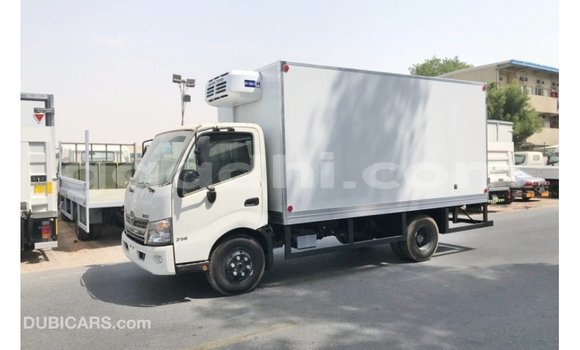 Buy Import Hino 300 Series White Truck in Import - Dubai in Somalia Buy Import Hino 300 Series White Truck in Import - Dubai in Somalia