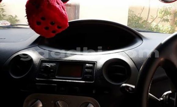 Acheter Occasion Voiture Toyota Vitz Gris à Hargeysa, Somaliland Acheter Occasion Voiture Toyota Vitz Gris à Hargeysa, Somaliland