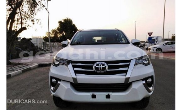 ይግዙ Imported Toyota Fortuner ነጭ መኪና በ Import - Dubai በ ሶማሊያ ይግዙ Imported Toyota Fortuner ነጭ መኪና በ Import - Dubai በ ሶማሊያ