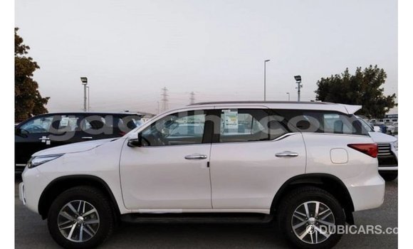 ይግዙ Imported Toyota Fortuner ነጭ መኪና በ Import - Dubai በ ሶማሊያ ይግዙ Imported Toyota Fortuner ነጭ መኪና በ Import - Dubai በ ሶማሊያ